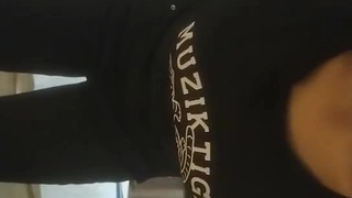 视频压缩_KU【炮友激情啪啪】健壮老哥和炮友的幸福生活，蓝色肚兜开档情趣内裤，摸逼口交大白屁股上位骑坐猛操，跳蛋玩一会再继续操