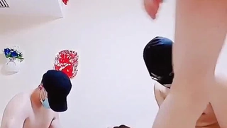 [学生妹系列] 饥渴大学生宿舍激啪~女友蹲马步让男友快速抽插~