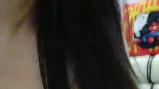 天然乳房和短发女孩接受多次射精