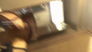 继姐妹们的淫荡要求导致了热烈的跨种族性爱