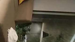 当丈夫开车时，饥渴的熟女在车上喷射！当众做爱！Franki_fox
