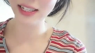 完美的屁股特写 - 娇小的金发健身模特被她的作弊朋友搞砸了