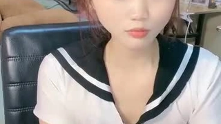 店员被毛骨悚然的警卫抓住 - Daisy Stone