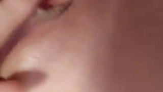 颜值不错的小少妇让小哥镜头前各种玩弄，全程露脸吃奶玩逼道具摩擦掰开骚穴自慰呻吟，让小哥各种体位爆草第06集