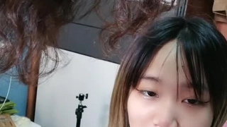 自然丰满的拉丁美女被两个警察操了